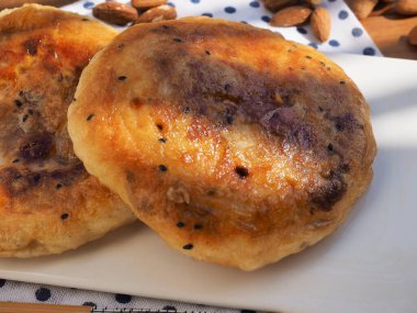 Asya yemeği Çin gözlemesi ve fındık