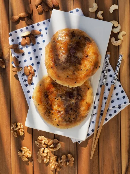 Asya yemeği Çin gözlemesi ve fındık