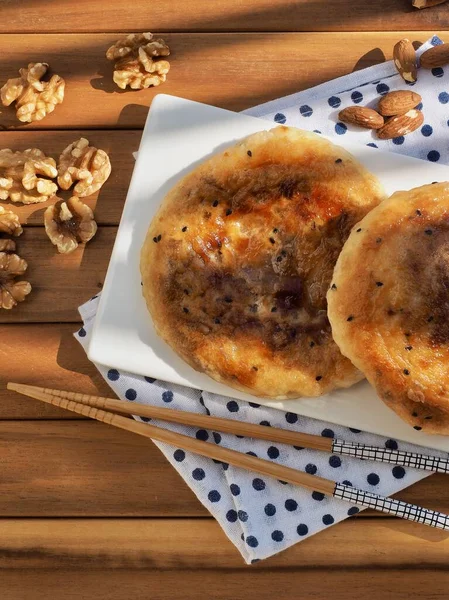 Asya yemeği Çin gözlemesi ve fındık