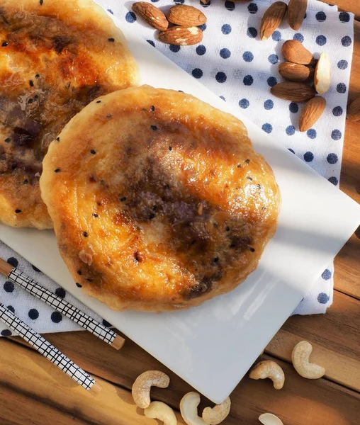 Asya yemeği Çin gözlemesi ve fındık