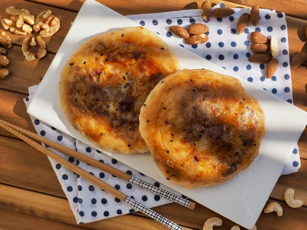 Asya yemeği Çin gözlemesi ve fındık