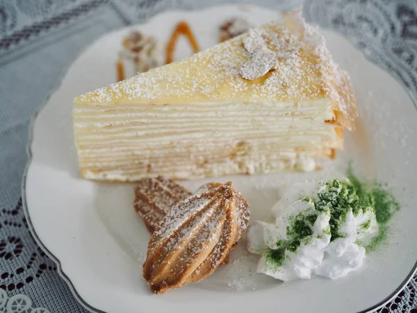 Gateau Au Fromage Et Biscuits De Style Asiatique Bois Japonaise Stock Photo Gateau Au Fromage Et Biscuits De Style Asiatique Bois Japonaise Stock Photo
