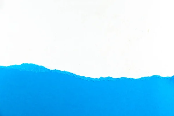 Χωρισμένα Μισά Από Φύλλο Του Μπλε Σχισμένο Χαρτί Λευκό Φόντο — Φωτογραφία Αρχείου