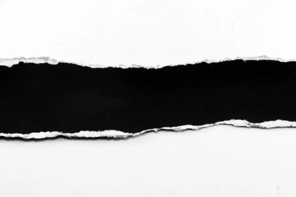 Kağıt şablon alanı oluşturmak için yırtılıyor. Metin alanı Tasarım ve reklamlar için boş alan veya tasarım arka planı olarak kullanılır.