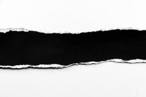 Бумага разорвана, чтобы создать область шаблона. Свободное место для дизайна и рекламы или используется в качестве фона для дизайна
.