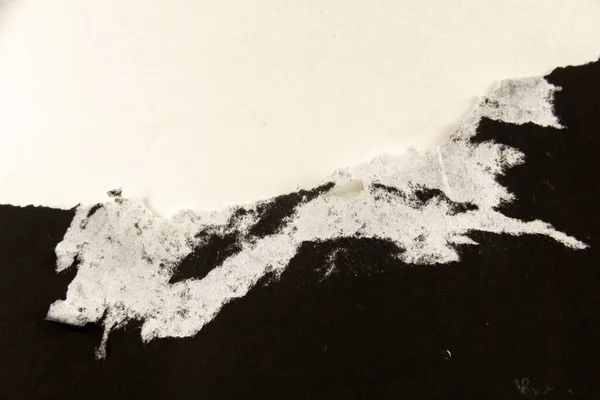 Kağıt şablon alanı oluşturmak için yırtılıyor. Metin alanı Tasarım ve reklamlar için boş alan veya tasarım arka planı olarak kullanılır.