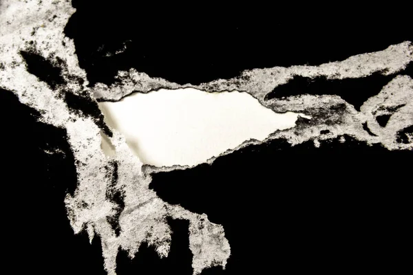 Kağıt şablon alanı oluşturmak için yırtılıyor. Metin alanı Tasarım ve reklamlar için boş alan veya tasarım arka planı olarak kullanılır.