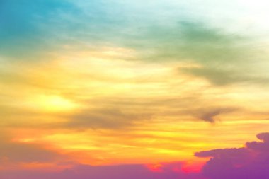 Güzel pastel gökyüzü alacakaranlıkta reklam alanı tasarımının arka planında