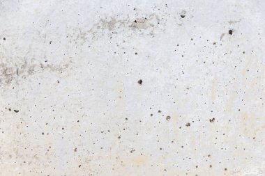 Eski ve yıpranmış gri beton dış duvarın dokusu. Yüzeyde bir sürü delik var. Yapılandırma ve materyaller