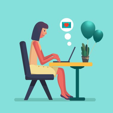 Genç kız dizüstü bilgisayar ve okuma aşk mesajı üzerinde çalışıyor. Düz çizgi film karakteri vektör çizim, serbest meslek çalışma alanı, çalışma masası. Sevgililer günü kartı