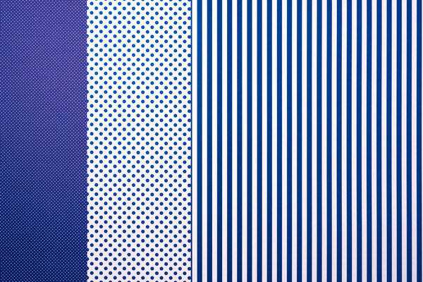 вид сверху на голубую композицию с полосками и точками на заднем плане
