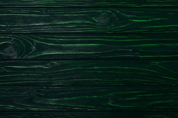 Vista superior de la superficie de tablones de madera verde oscuro para el fondo - foto de stock