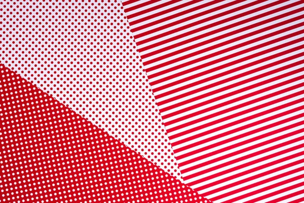 Vista superior de colores rojo y blanco composición abstracta con patrón de lunares para fondo - foto de stock