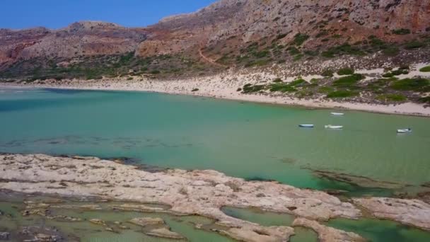 Aerial Drone Filmati baia di Balos, Creta - volo drone sopra la laguna — Video Stock