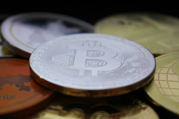 Bitcoin para amoung diğer kripto para birimleri - yaklaşan devrim - bitcoin amoung altcoins