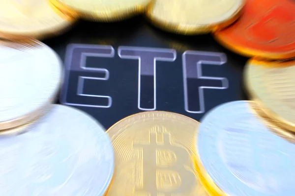 Un ETF criptográfico - el siguiente paso hacia una moneda mundial decentrailzed - Bitcoin ETF Fotos De Stock Sin Royalties Gratis