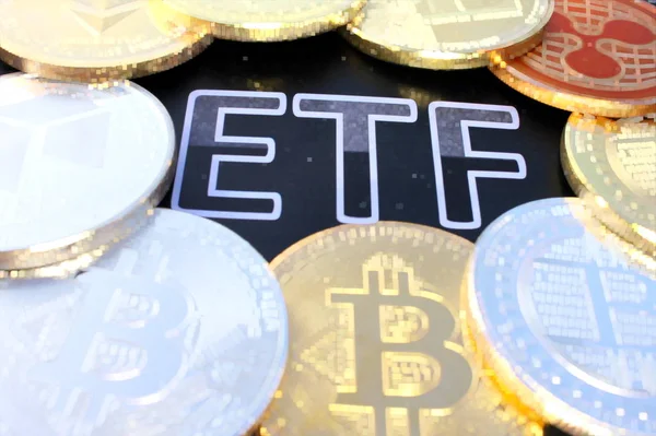 A crypto etf - der nächste Schritt in eine dezentralisierte Zukunft - bitcoin etf pixeliert Stockfoto