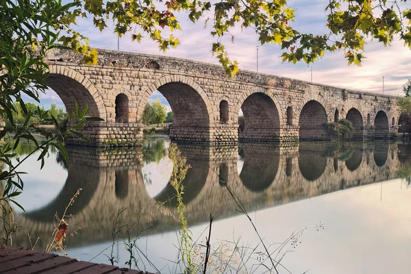 Merida Roma köprüsü — Stok fotoğraf