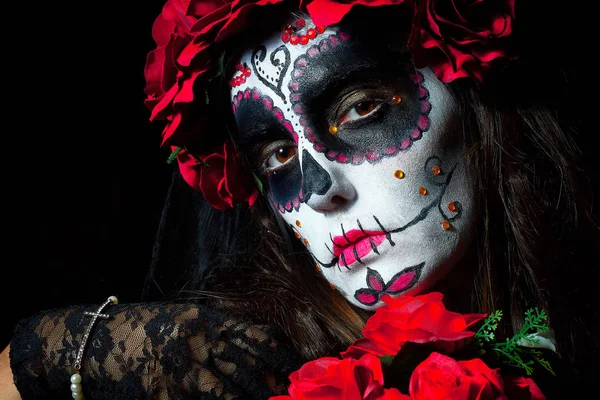 Portret van de vrouw gekleed als Catrina, schedel ter ere van de doden in Mexico. — Stockfoto