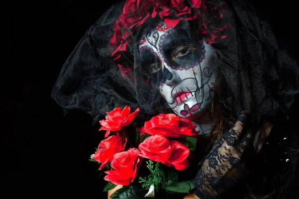 Portret van de vrouw gekleed als Catrina, schedel ter ere van de doden in Mexico. — Stockfoto