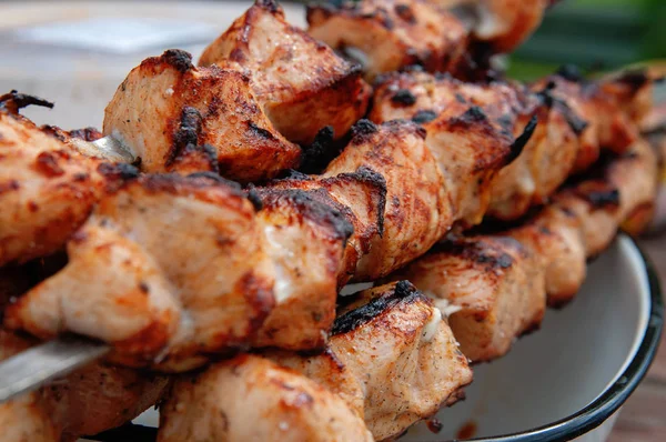 Et Barbekü şiş üzerinde