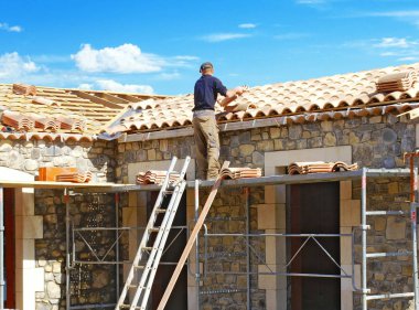 Yuvarlak fayans bir çatı inşaatı