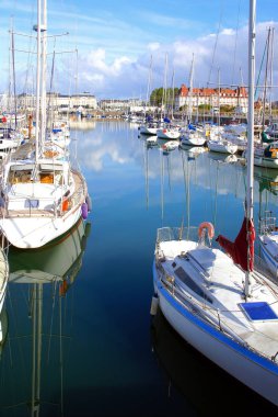 N ormandy Fransa'da Deauville marinada yelkenli                        