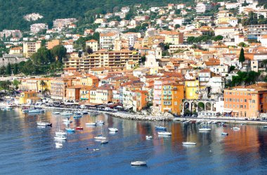Fransız Rivierası'ndaki Villefranche limanının havadan görünümü.                                