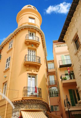  Monako bir sokakta pitoresk mimarisi.                                 