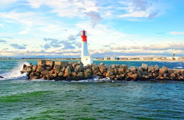Grau du Roi deniz feneri iskele Occitanie, Fransa                   