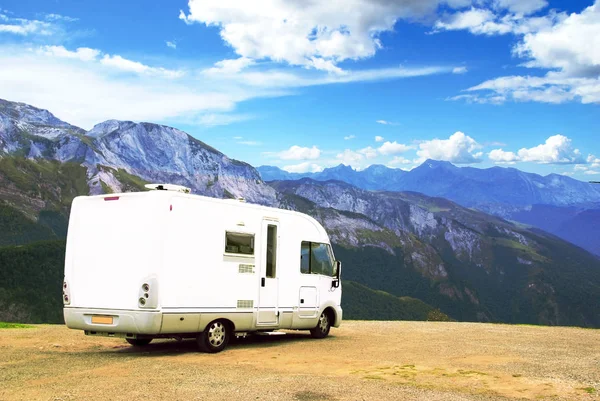 Camper Fronte Pirenei — Foto Stock