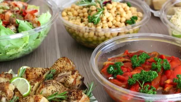 Önkiszolgáló Asztal Beleértve Salátát Zöldséget Húst — Stock videók