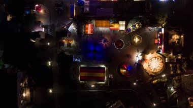 Geceleyin eğlence parkı