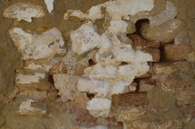 tuğla ve çimento ile kırık duvar