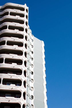 çelik cepheli modern yüksek katlı