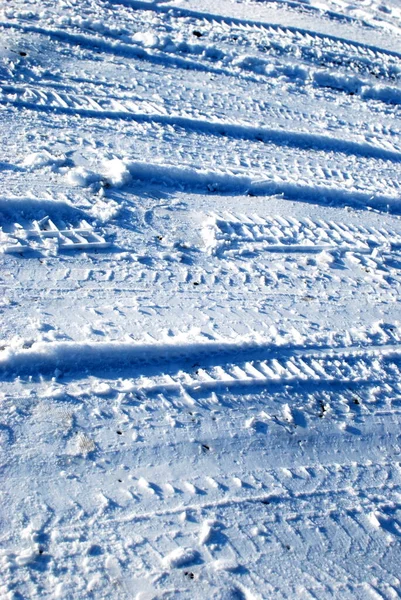 Tracce Pneumatici Nel Ghiaccio Nella Neve — Foto Stock