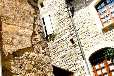 Provence 'de küçük bir köy izlenimi (Fransa)