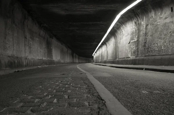 Temný Děsivý Tunel — Stock fotografie