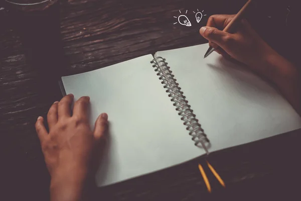 Copiar Espacio Mano Mujer Escribiendo Cuaderno Blanco Con Fondo Icono — Foto de Stock