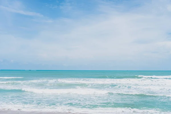 Літній Блакитний Пляж Пісок Синім Фоном Неба — стокове фото