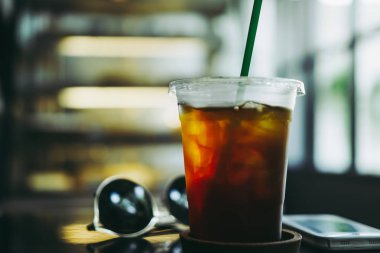 Masada koyu kahve ya da Amerikan kahvesi..