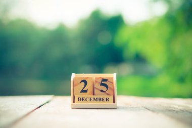 Tahta tuğla blok gösterisi tarihi ve 25 Aralık veya Noel takvimi. Kutlama ve tatil uzun hafta sonu mevsimi konsepti.