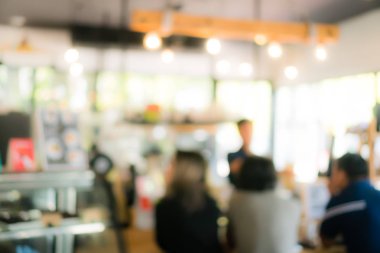 Bulanık kahve ve müşterilerin arka plan vintage ton renk tarzına sahip dinlendirici kafe.