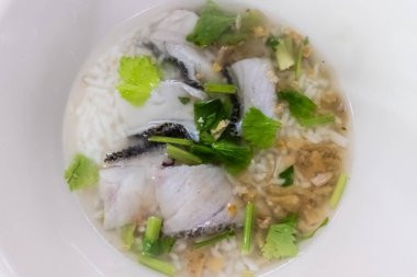 Fishs en iyi Tay tarzı kahvaltı ile pirinç çorbası.