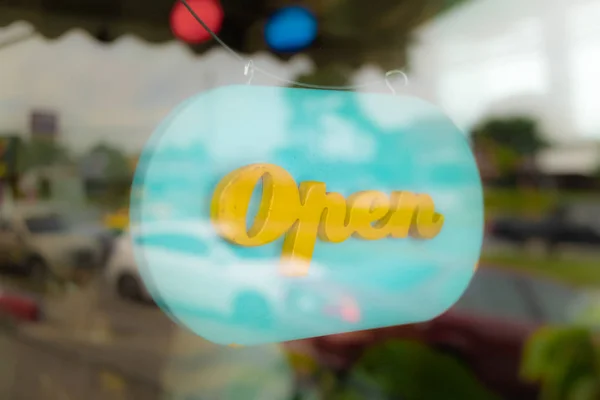 Een Zakelijk Bord Waarop Staat Open Cafe Restaurant Hangen Aan — Stockfoto