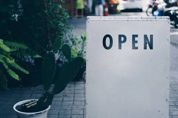 Cartel Negocios Que Dice Abierto Cafetería Restaurante Cuelgan Puerta Entrada — Foto de Stock