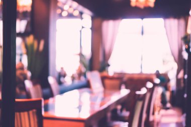 Bulanık kahve ve müşterilerin arka plan vintage ton renk tarzına sahip dinlendirici kafe.