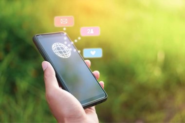 İletişim fintech işareti simgesi ve bağlantı ekranı smartphone. Mali iş teknoloji özgürlük rüya yaşam internet özgürlük hayat kavramı kullanma.