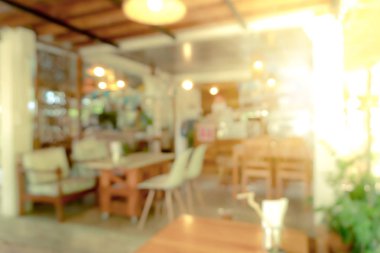 Bulanık kahve ve müşterilerin arka plan vintage ton renk tarzına sahip dinlendirici kafe.