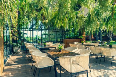 Kahve Cafe müşteriler arka plan vintage tonu renk stili ile bulanıklık.